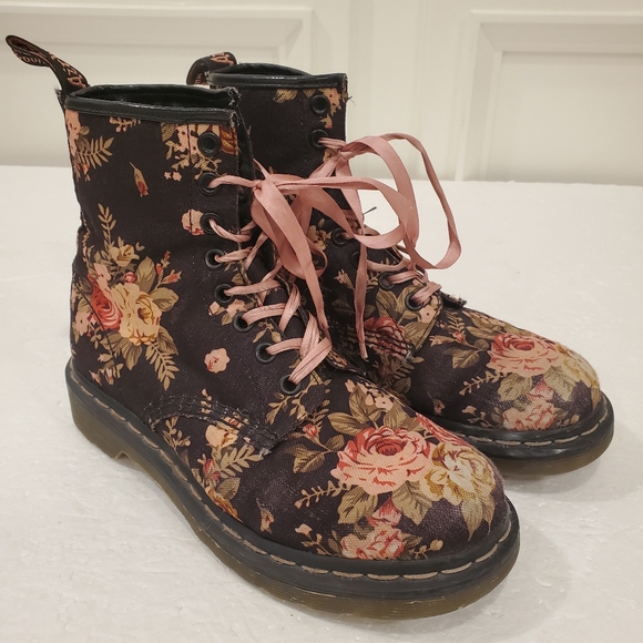 Dr. Martens Shoes - Dr Martens Doc's "🥳🥳HOST PICK🥳🥳 RARE VICTORIAN FLORAL Canvas  Combat Boots